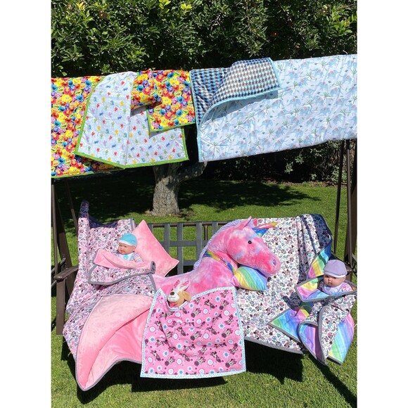 Child gift set -Pillow, Blanket, and Mini Blanket Included (6 designs available) - Picture 4 of 10